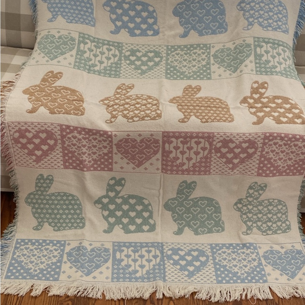 Charming Bunny Pattern Throw Blanket